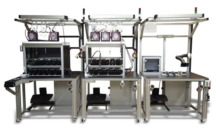 Postes assemblage manuel